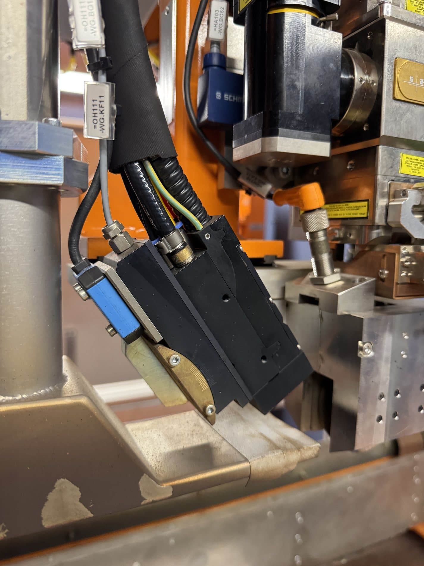 Equipo ThermoProfileScanner instalado en una línea industrial de soldadura